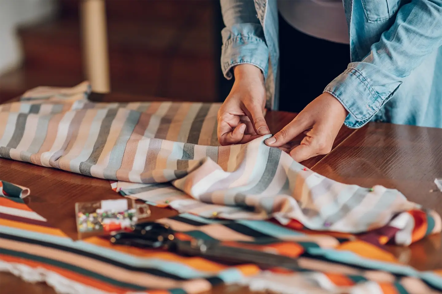 How to combine custom clothing with accessories